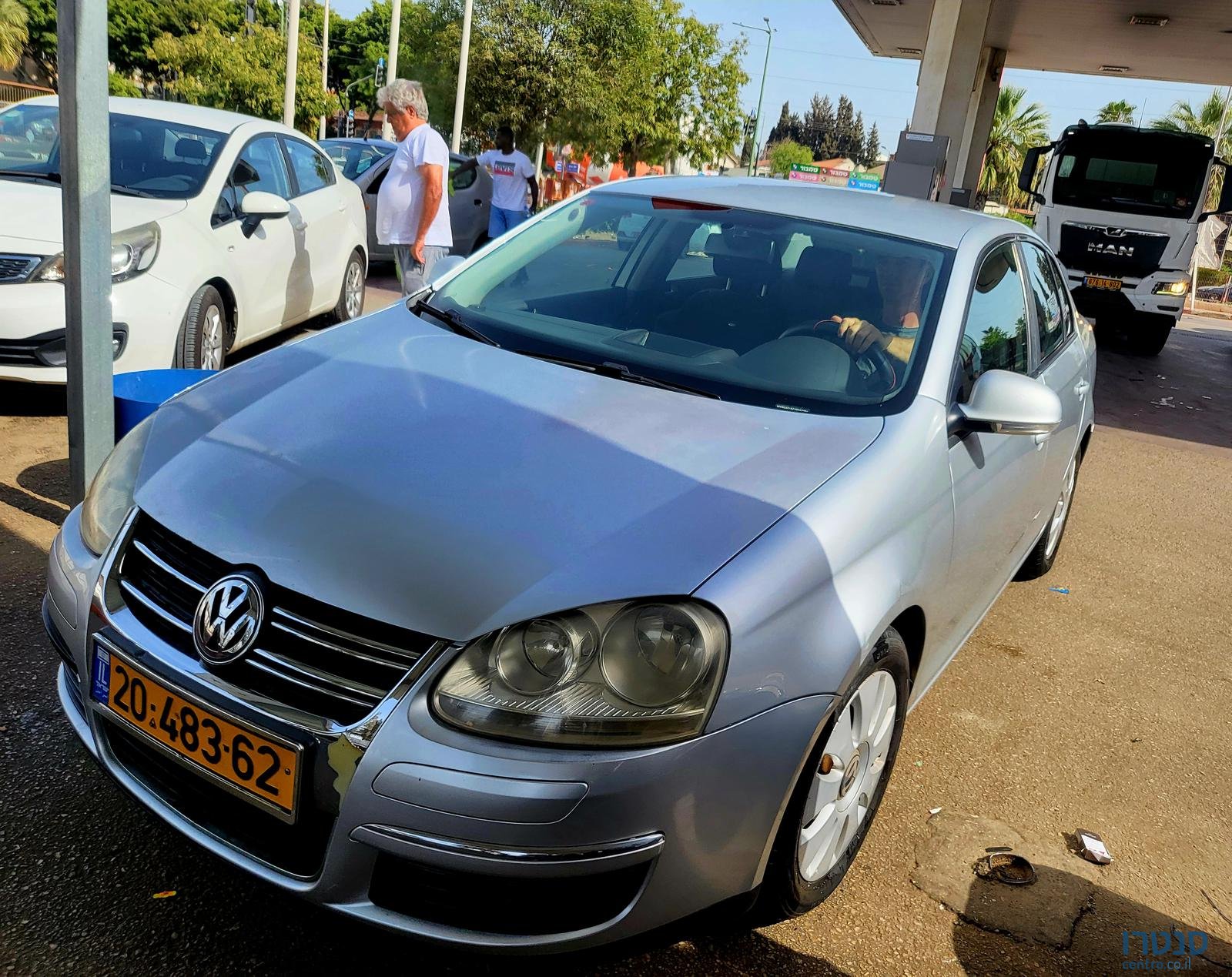 2007' Volkswagen Jetta photo #2