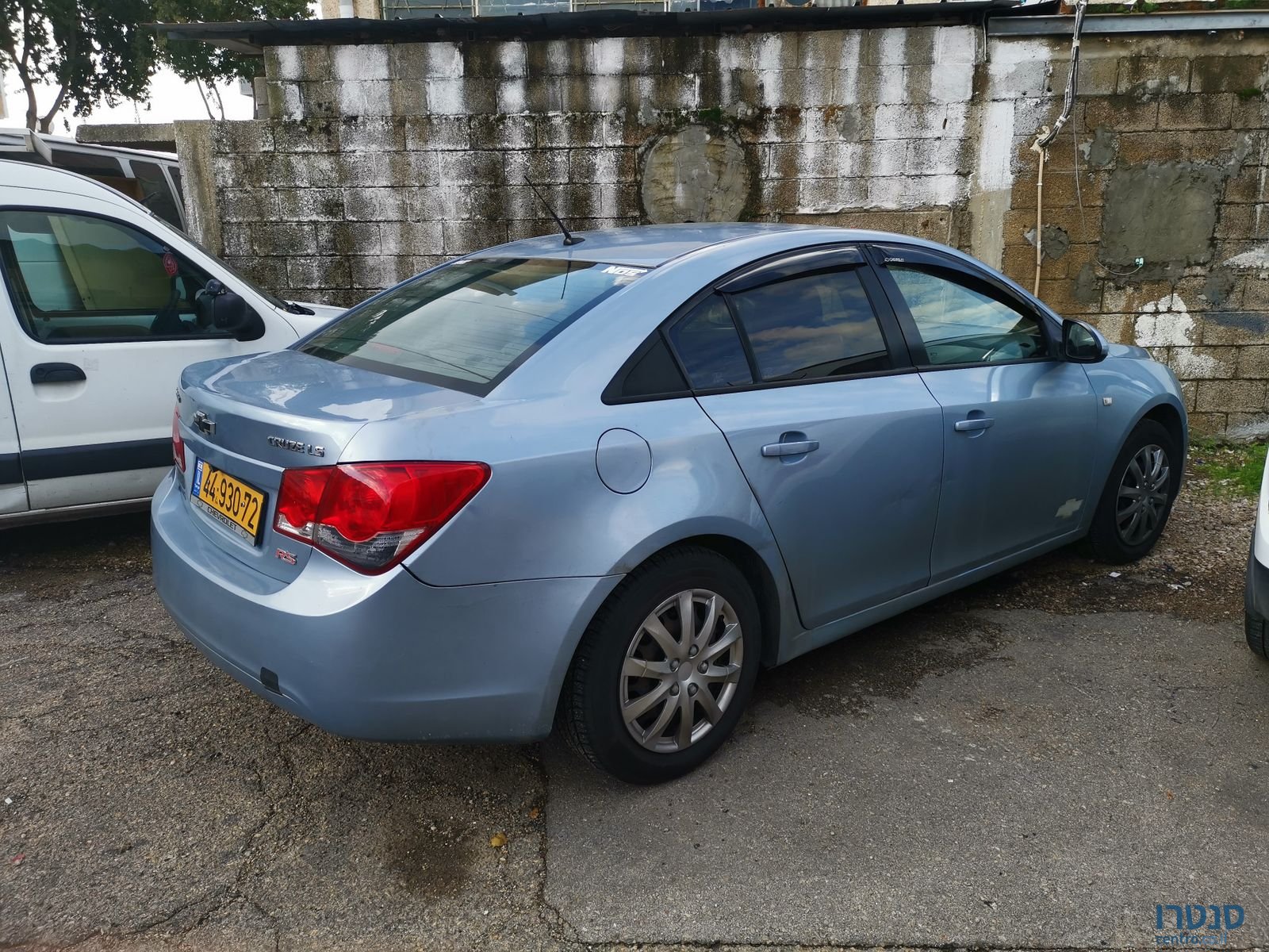 2010' Chevrolet Cruze photo #5