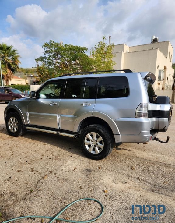 2015' Mitsubishi Pajero מיצובישי פג'רו photo #3
