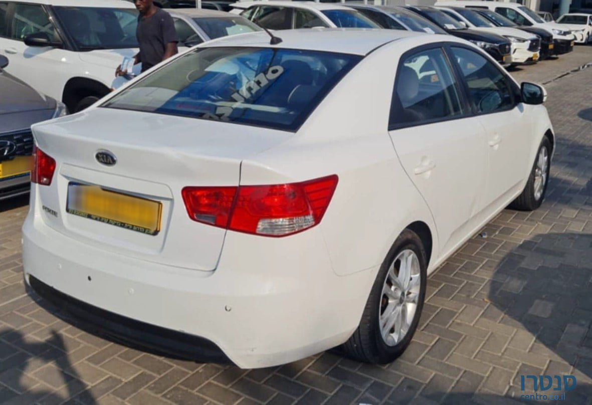 2011' Kia Forte photo #2