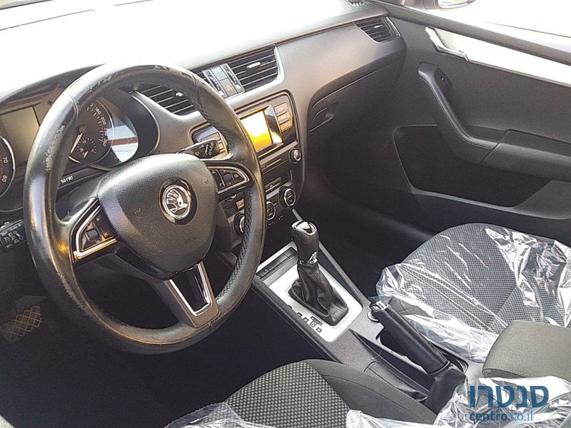 2013' Skoda Octavia photo #3