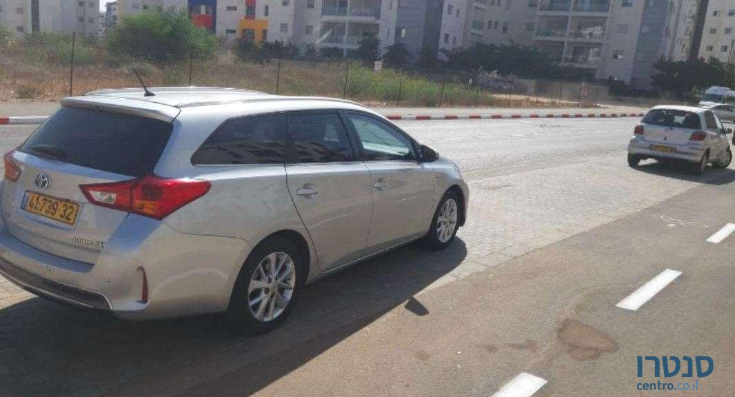2015' Toyota Auris טויוטה אוריס photo #2