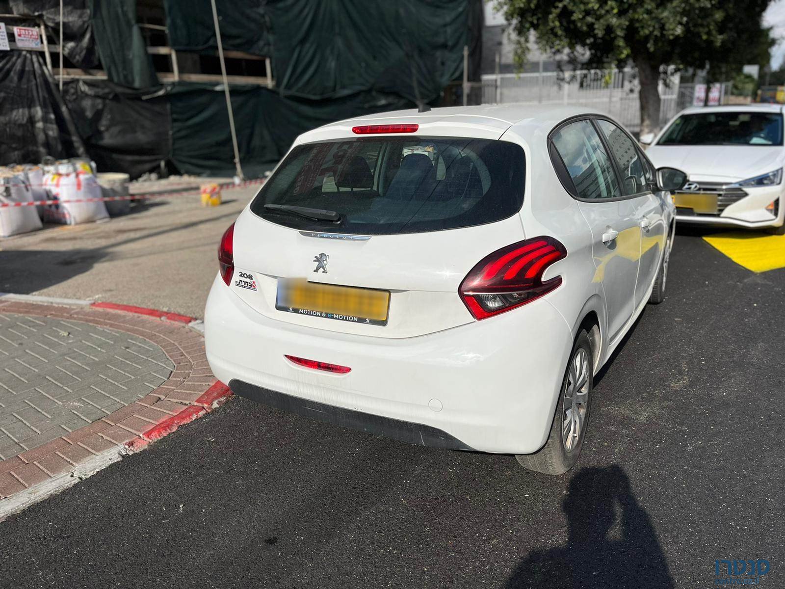 2020' Peugeot 208 photo #2