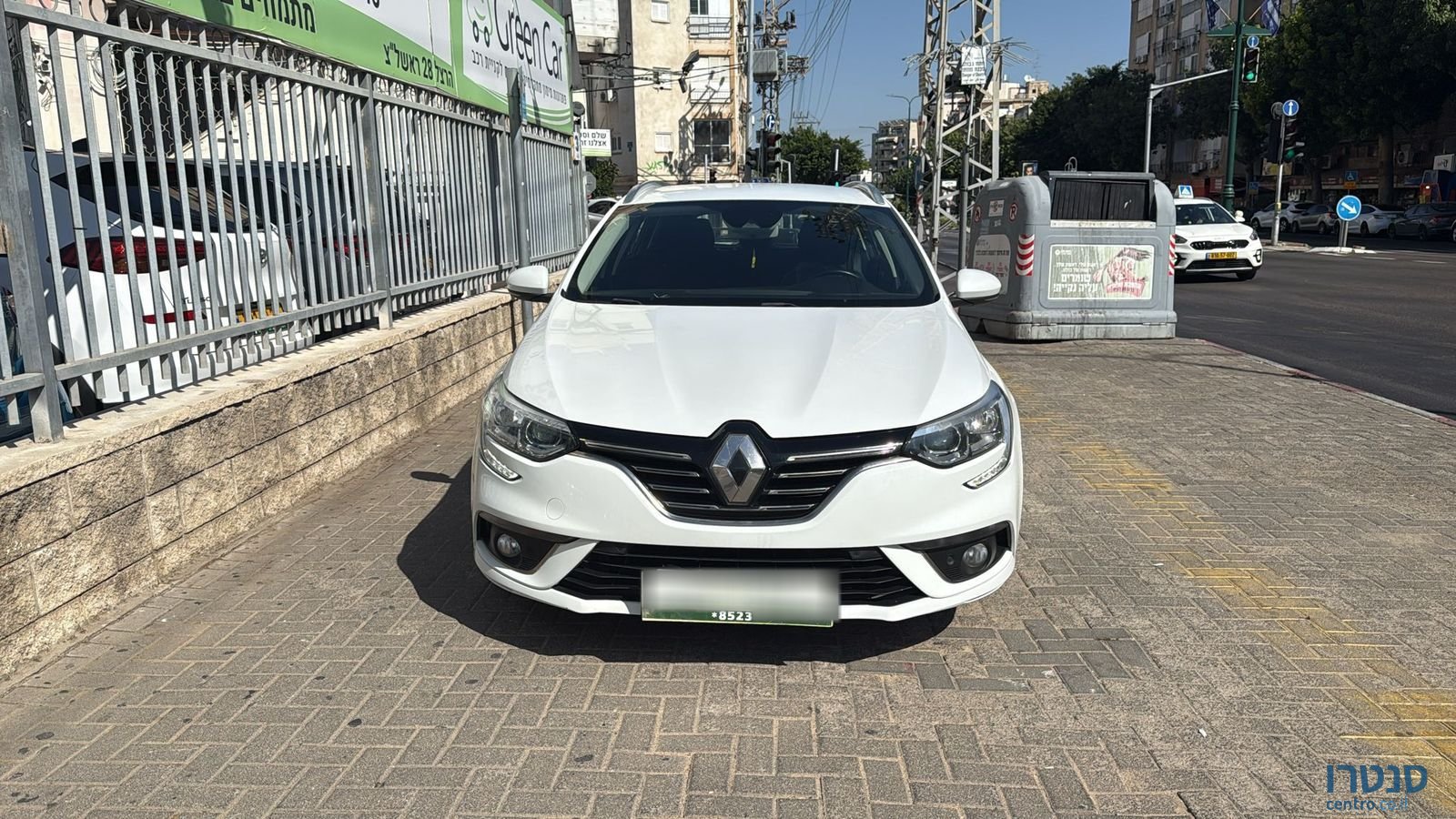 2020' Renault Megane photo #1