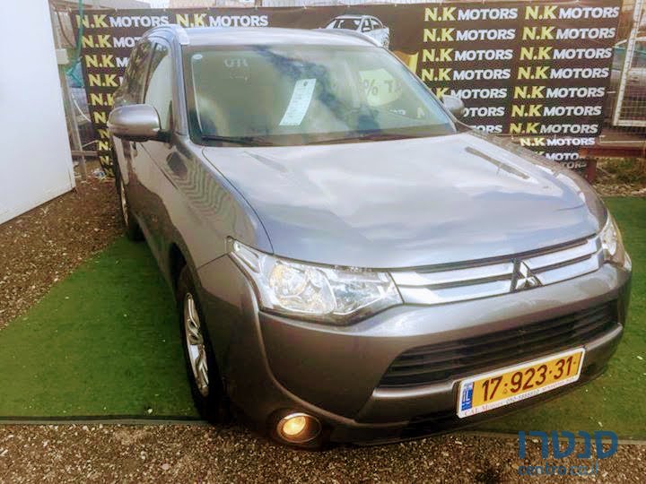 2014' Mitsubishi Outlander photo #1