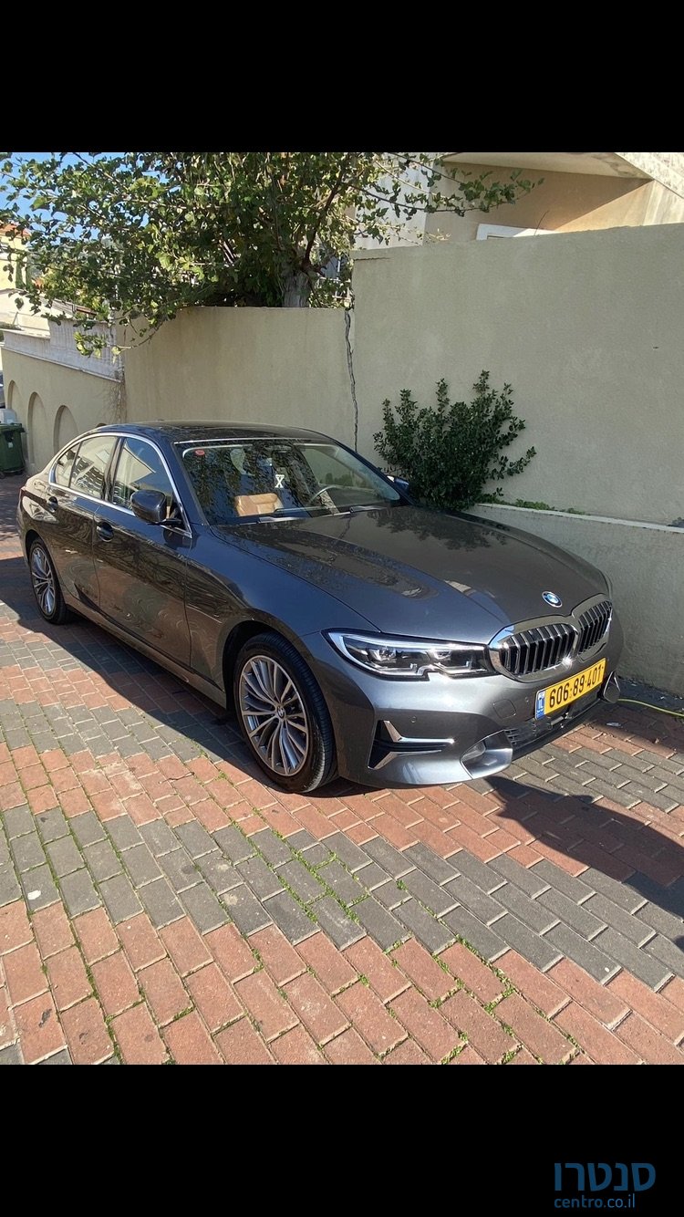 2019' BMW 330 photo #2