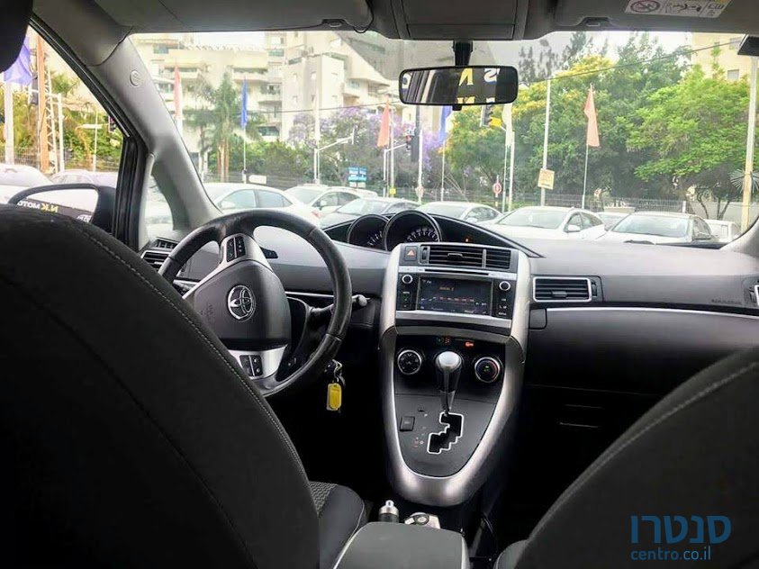 2015' Toyota Verso photo #3