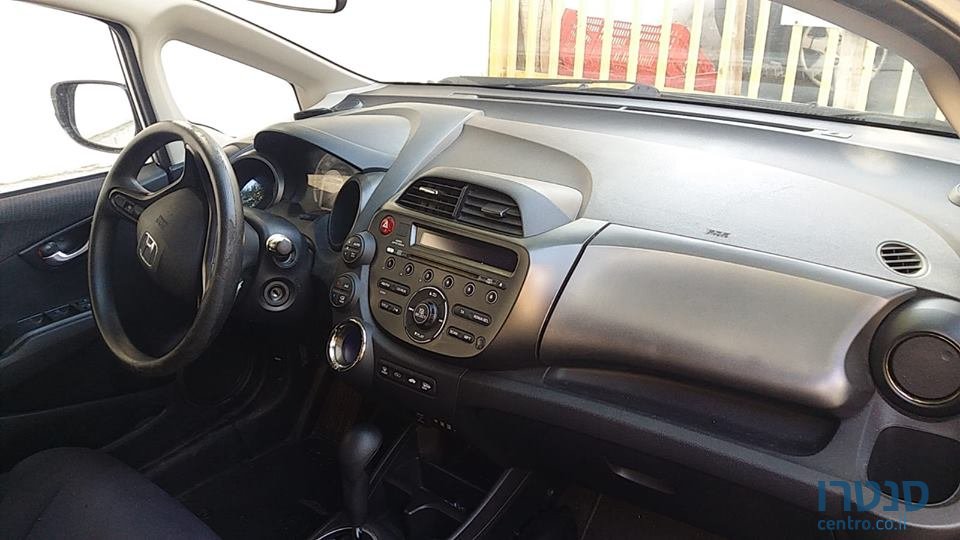 2013' Honda Jazz photo #3