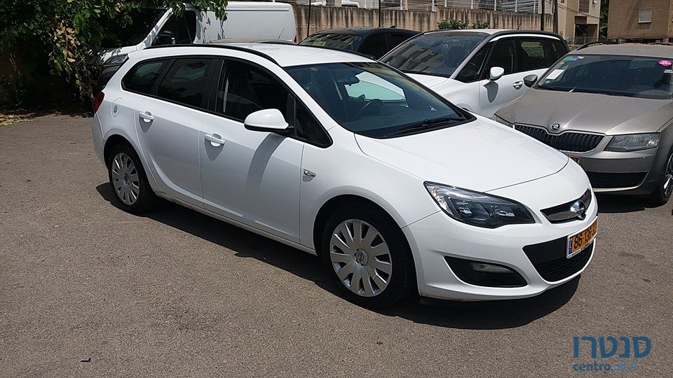 2014' Opel Astra photo #3