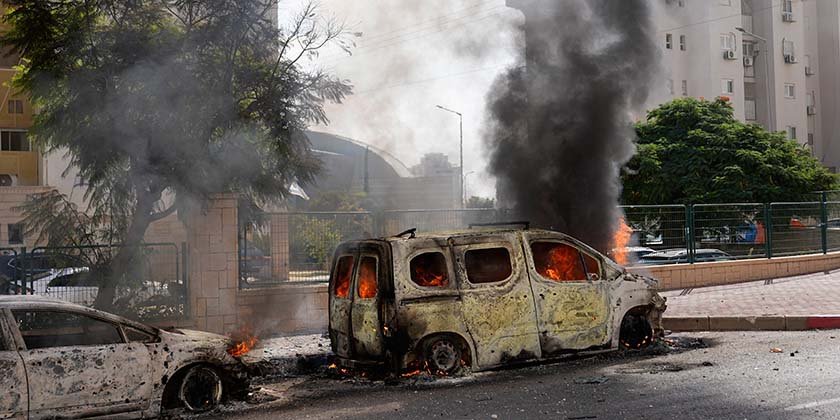 Минтранс начинает эвакуацию брошенных и сгоревших машин в приграничном районе