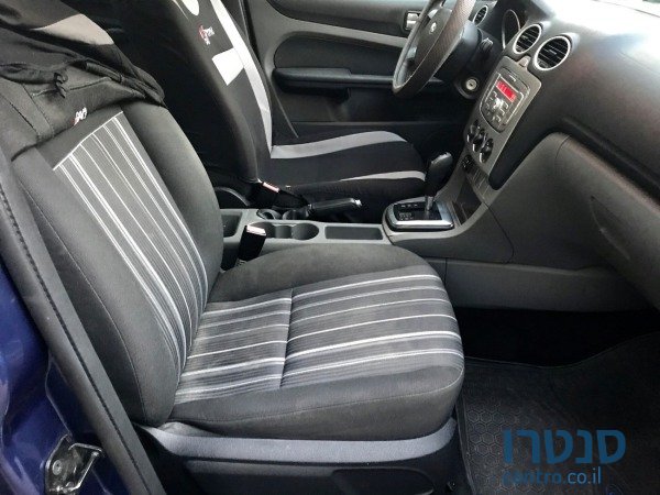 2009' Ford Focus photo #2