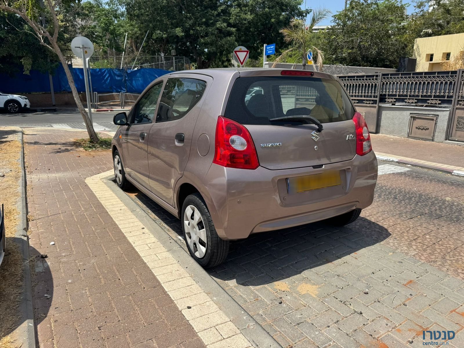 2012' Suzuki Alto photo #5