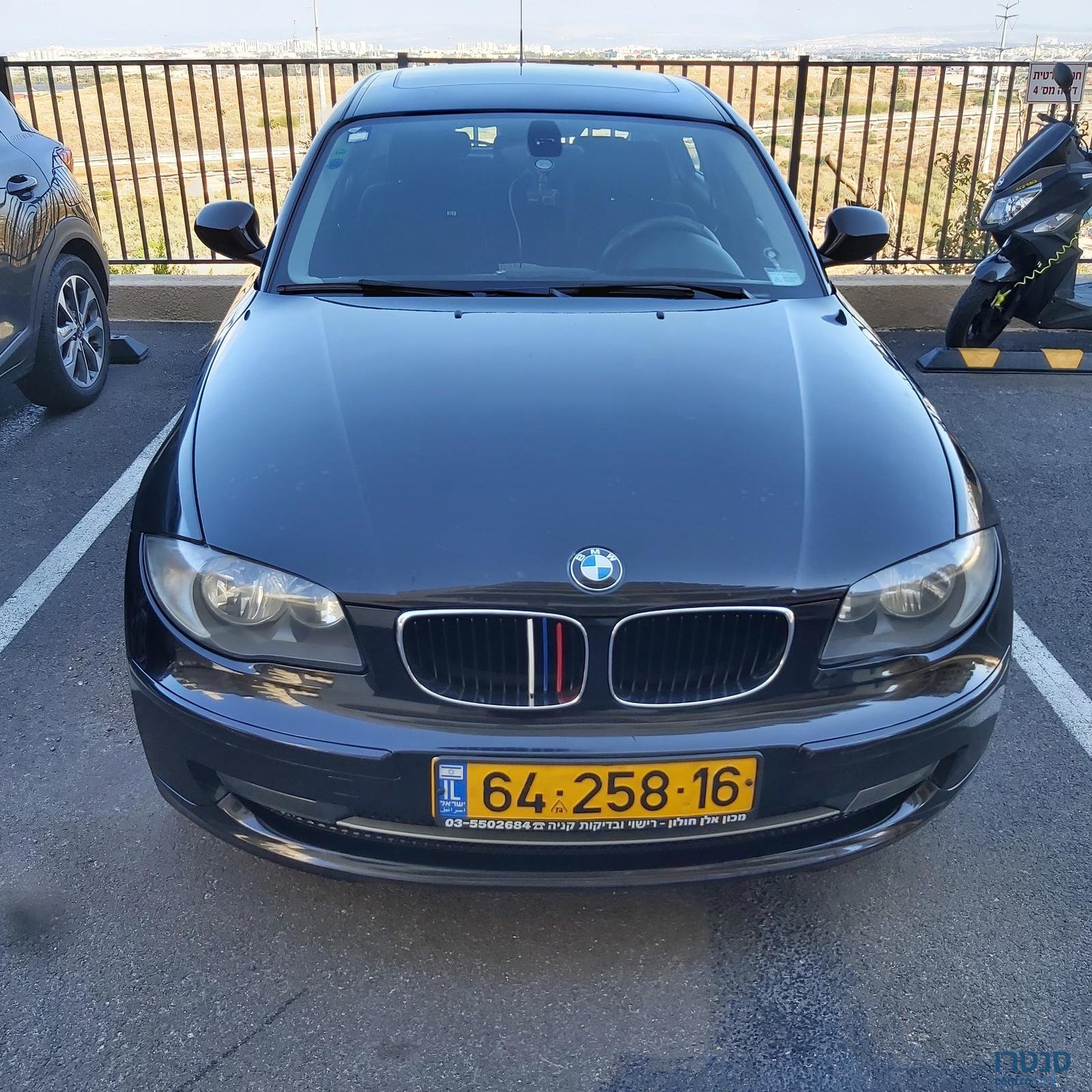 2011' BMW 118 photo #4