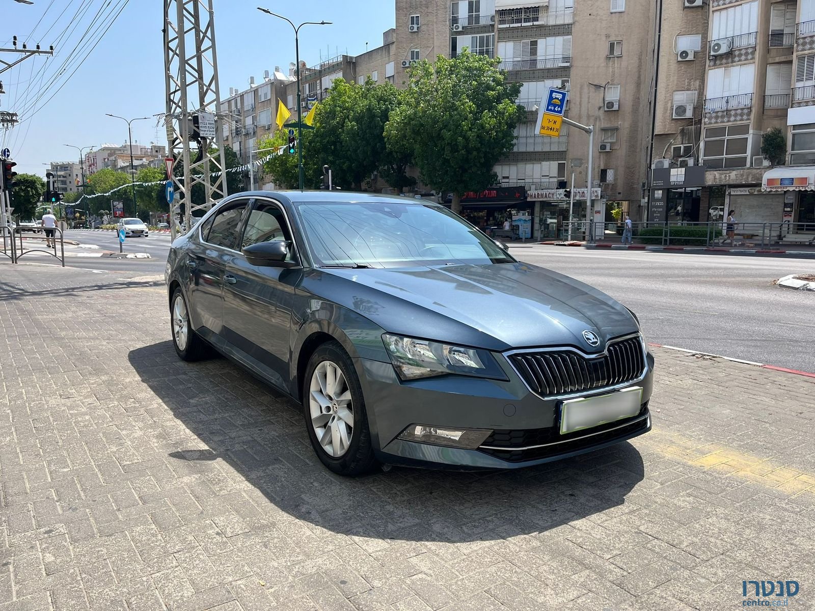 2018' Skoda Superb photo #6