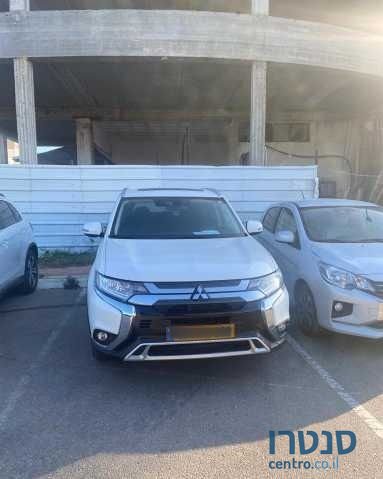 2020' Mitsubishi Outlander מיצובישי אאוטלנדר photo #3