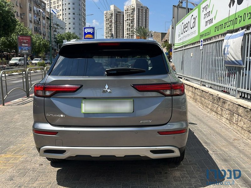 2022' Mitsubishi Outlander photo #6