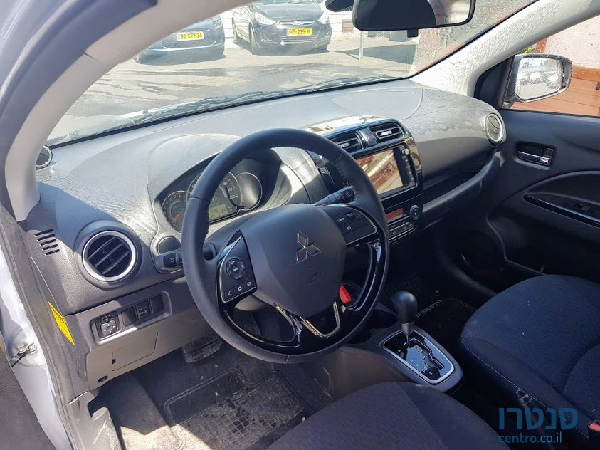 2018' Mitsubishi Space Star photo #5