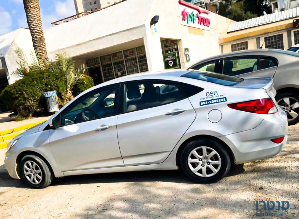2013' Hyundai i25 יונדאי photo #3