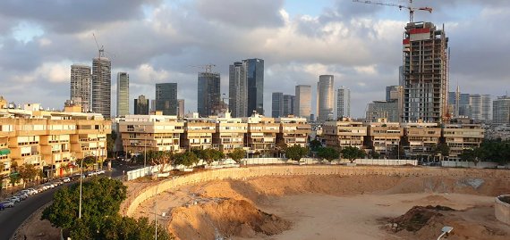 Tel Aviv to cut parking for new homes to deter cars