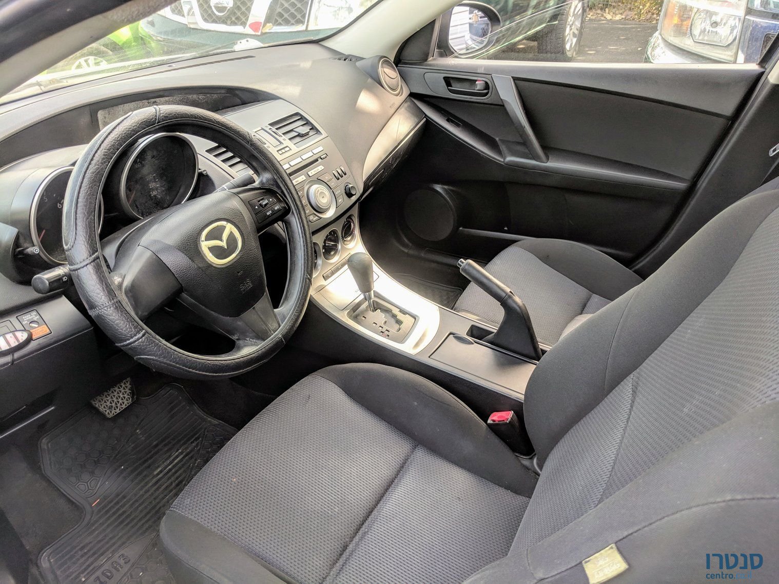 2011' Mazda 3 photo #3