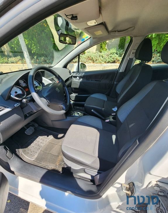 2010' Peugeot 207 פיג'ו photo #1