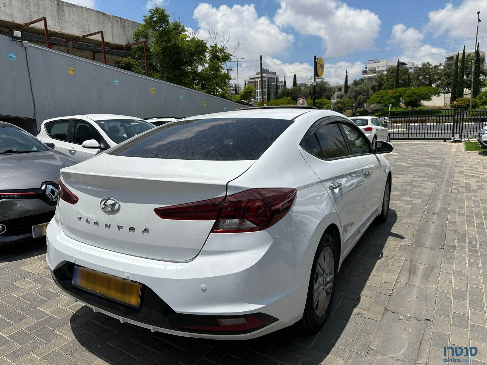 2017' Hyundai ELANTRA photo #3