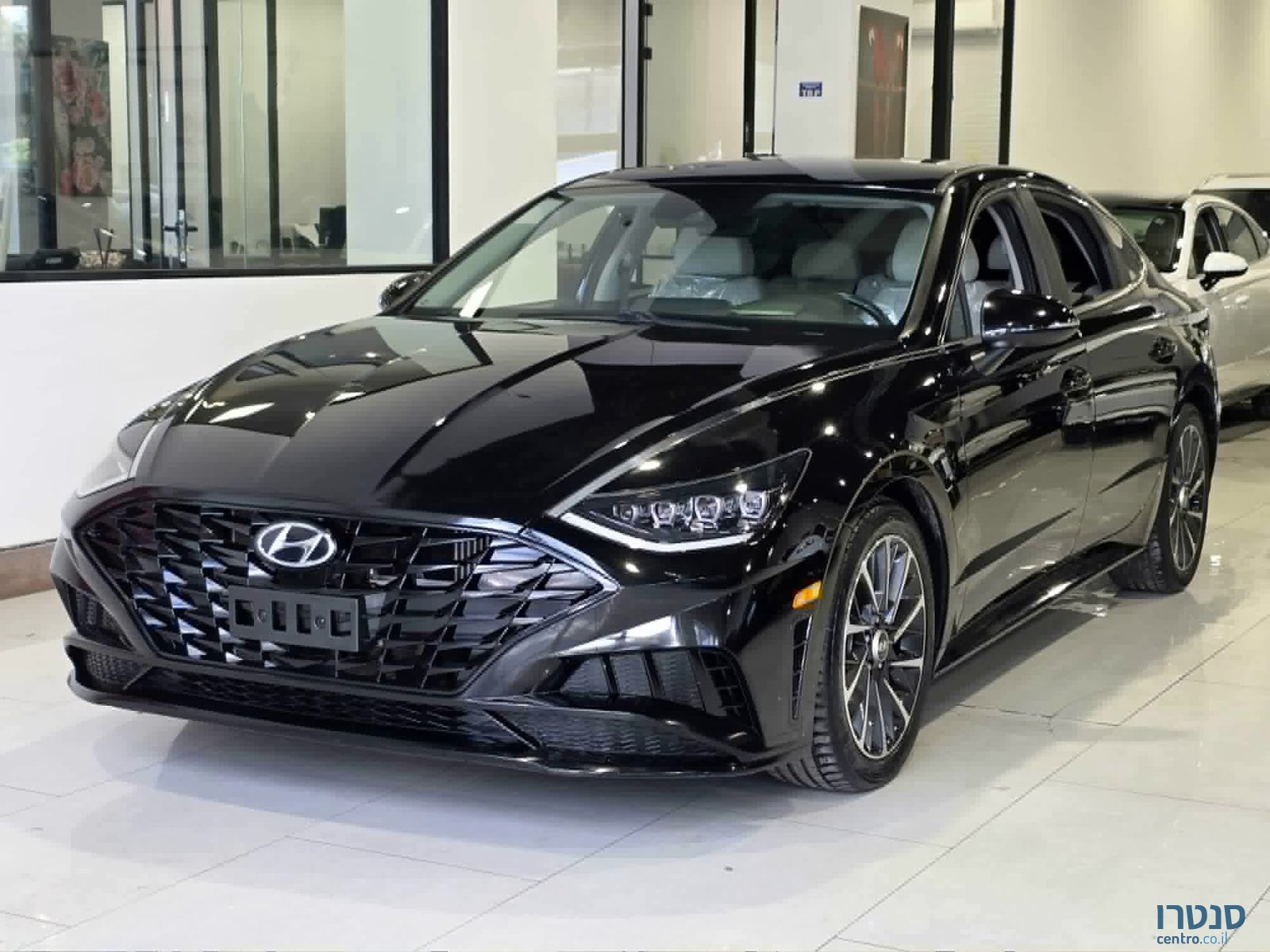 2022' Hyundai Sonata photo #2