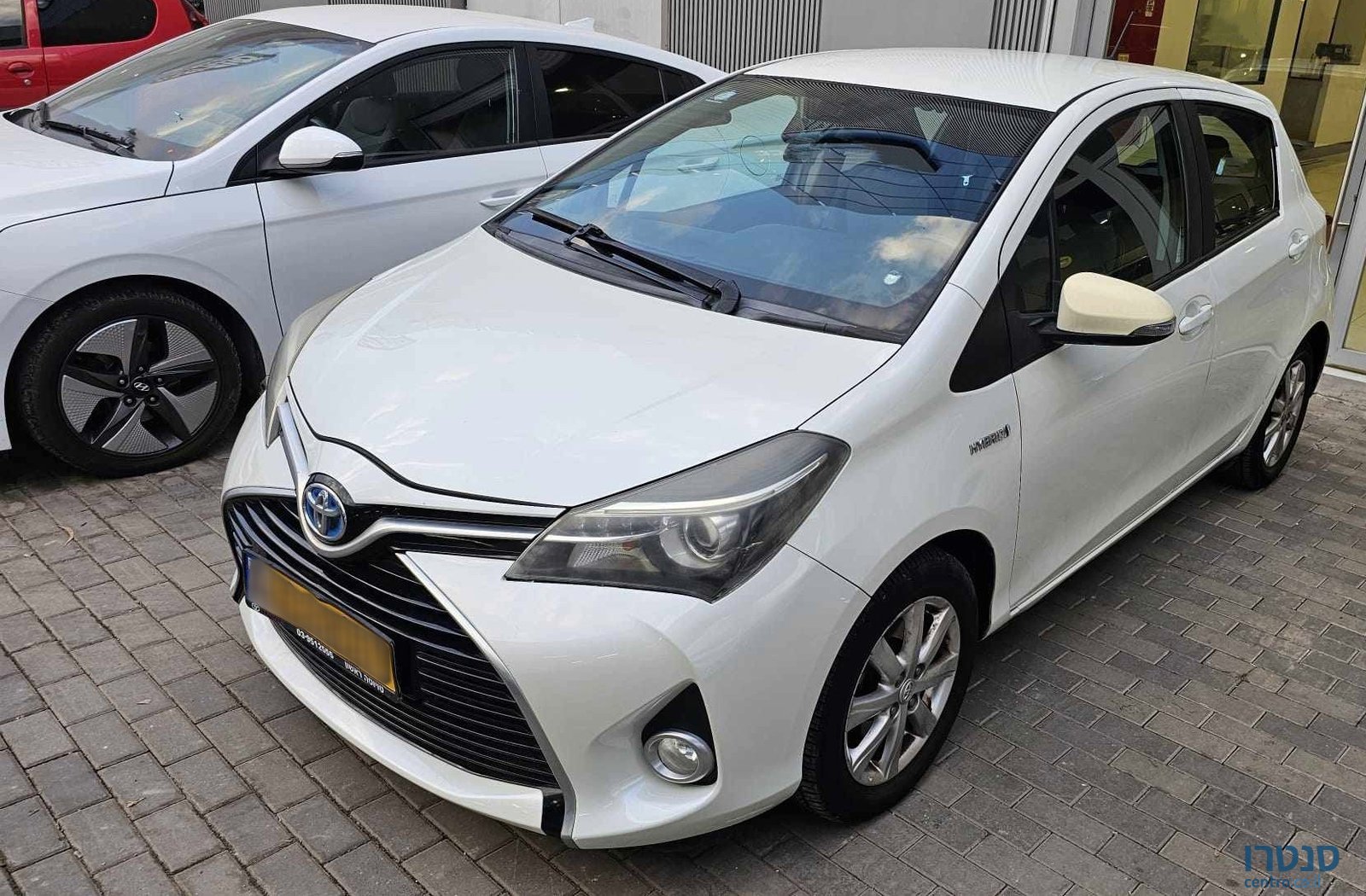 2017' Toyota Yaris photo #1