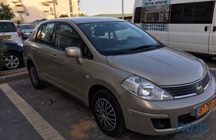 2011' Nissan Tiida photo #1