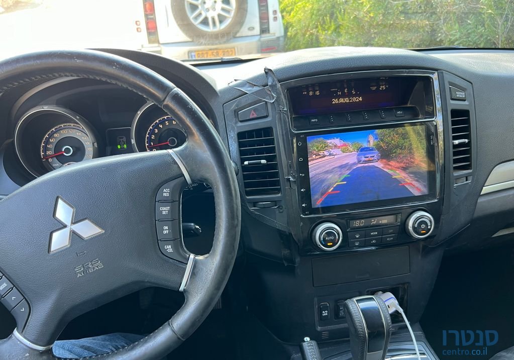 2011' Mitsubishi Pajero מיצובישי פג'רו photo #2