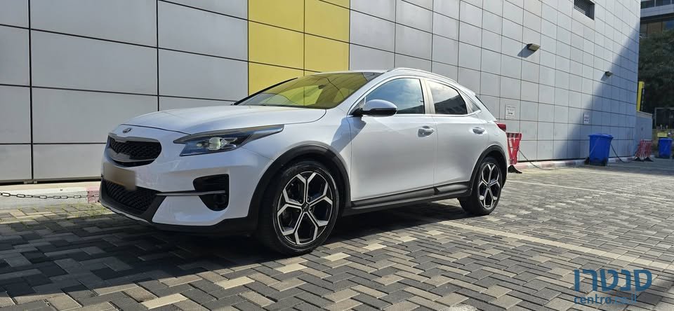 2020' Kia XCeed photo #1