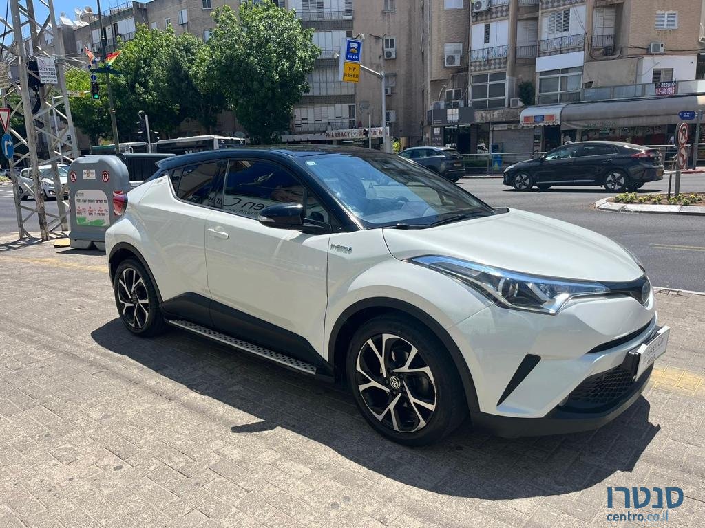 2017' Toyota C-HR photo #6