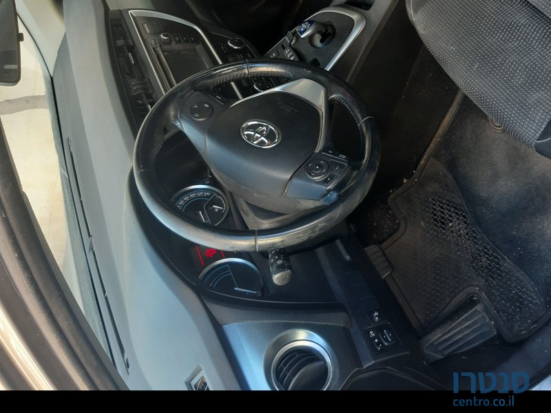 2013' Toyota Auris טויוטה אוריס photo #3