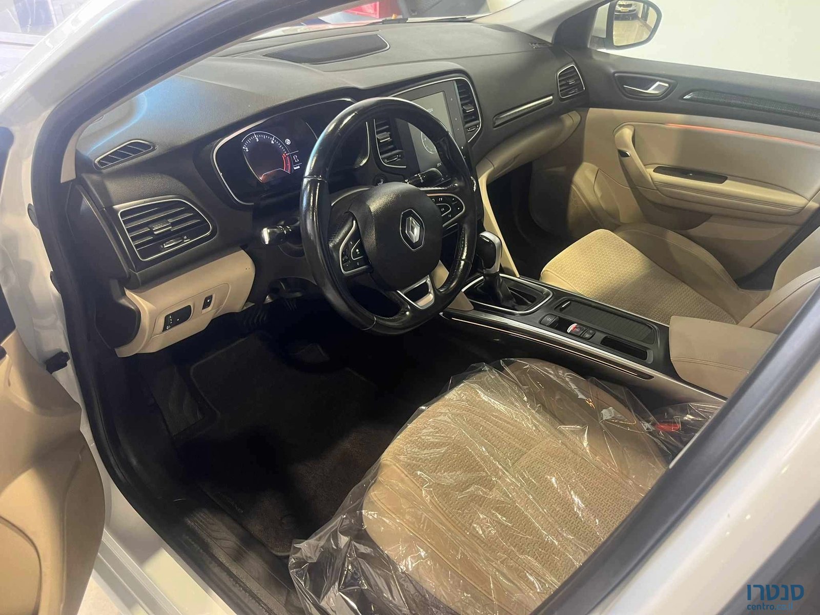 2020' Renault Megane photo #5