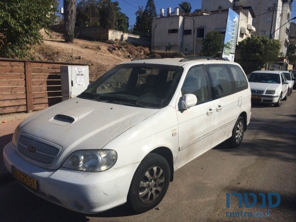 2004' Kia Carnival photo #1