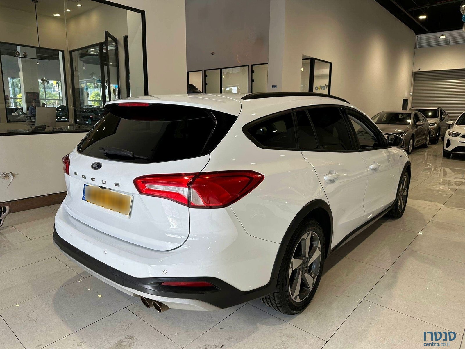 2020' Ford Focus photo #3