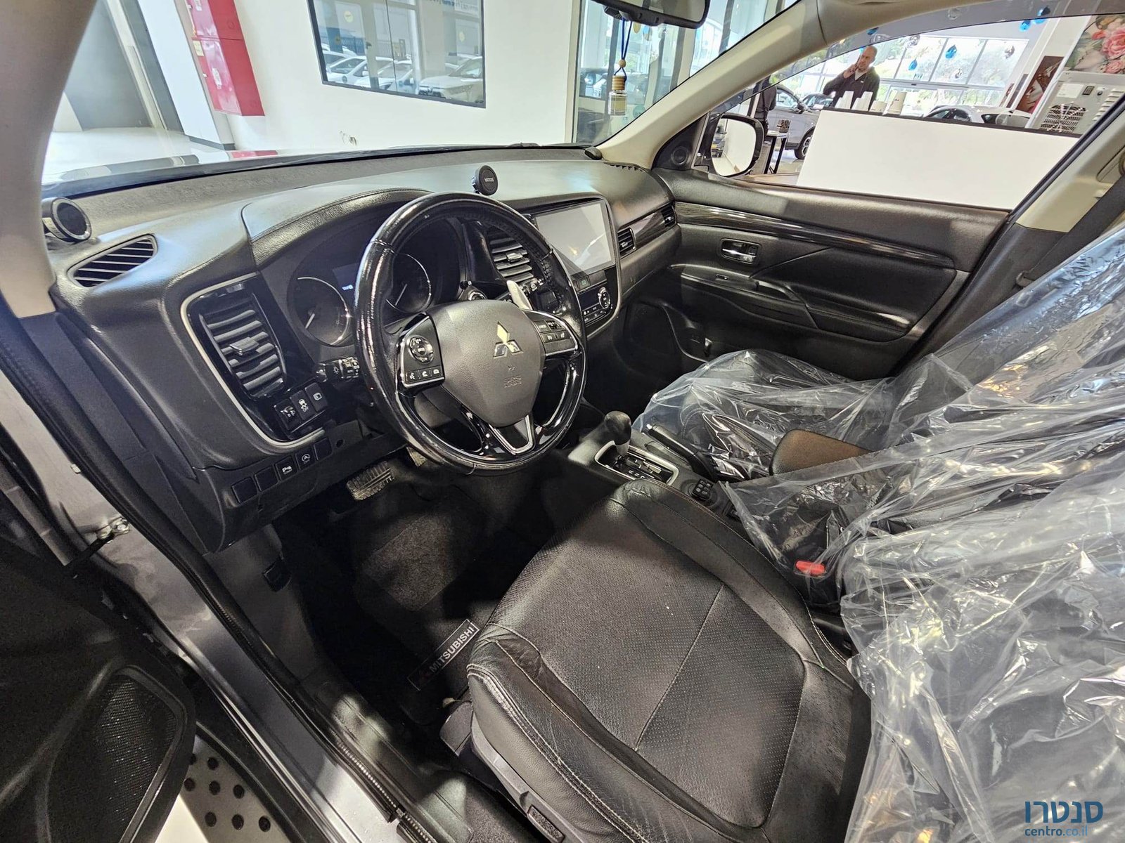 2016' Mitsubishi Outlander photo #6