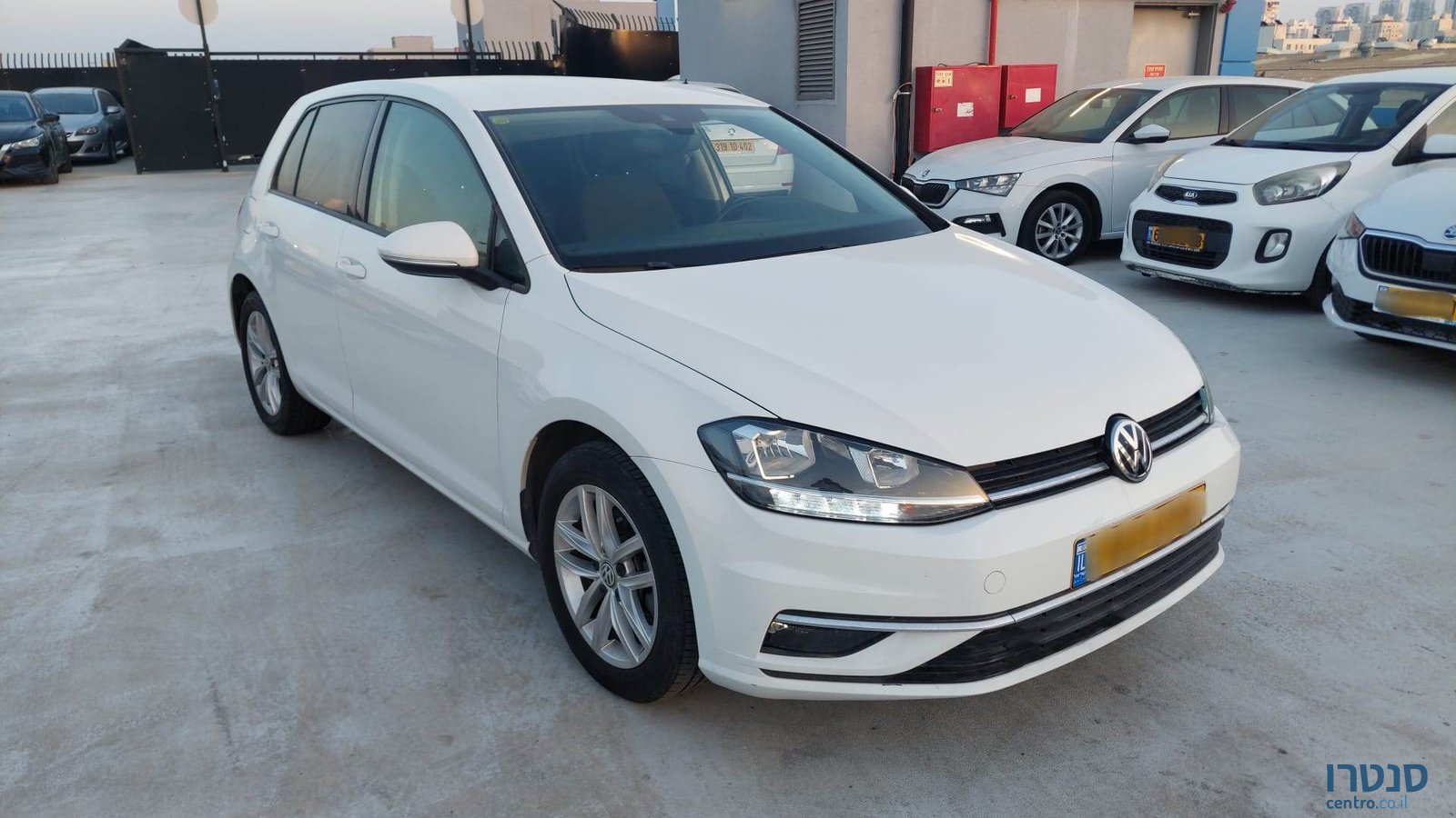 2018' Volkswagen Golf photo #2