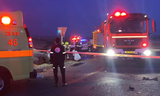 В результате столкновения грузовика и легкового автомобиля в Негеве погиб один человек