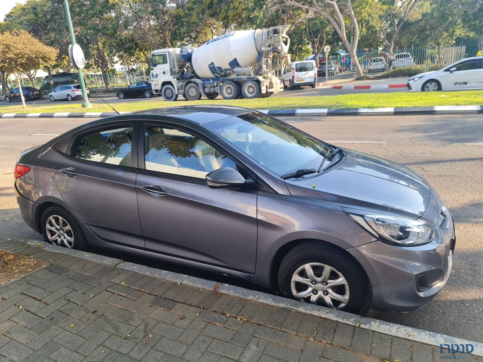 2014' Hyundai i25 יונדאי photo #1