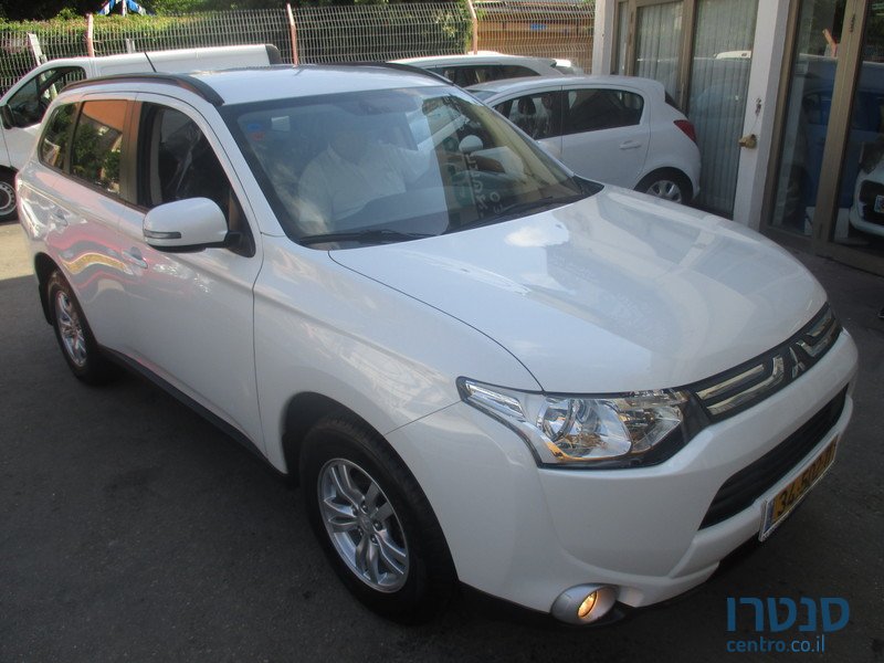 2013' Mitsubishi Outlander photo #1