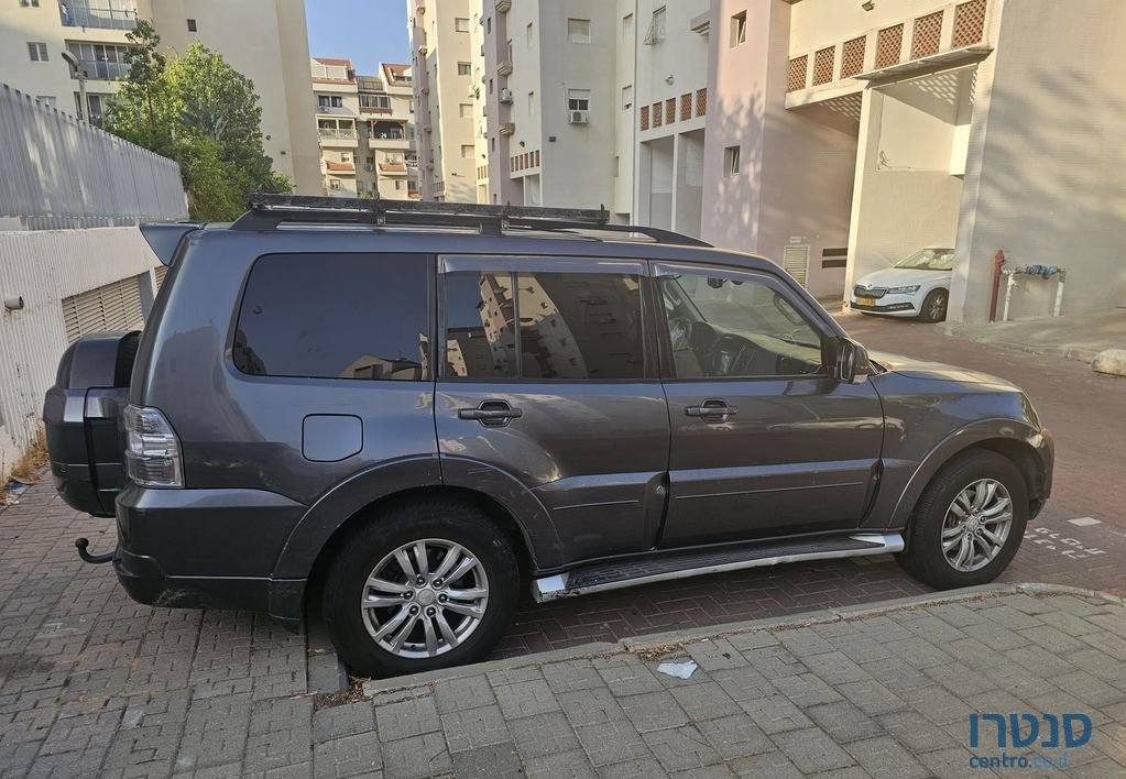 2015' Mitsubishi Pajero מיצובישי פג'רו photo #5