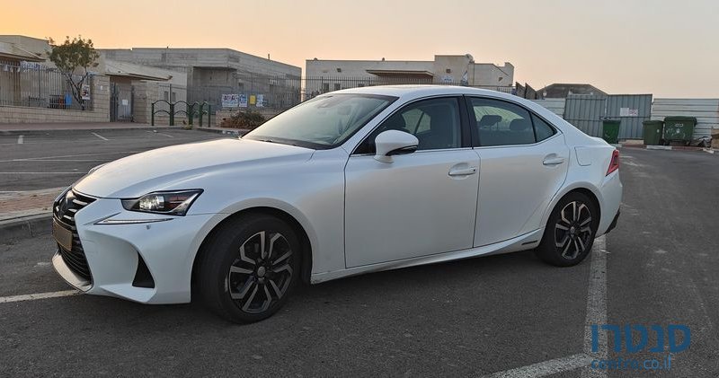 2018' Lexus Is300H לקסוס photo #1