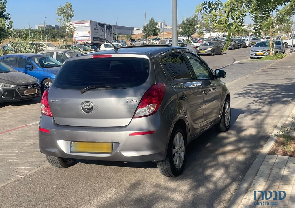 2013' Hyundai i20 יונדאי photo #3