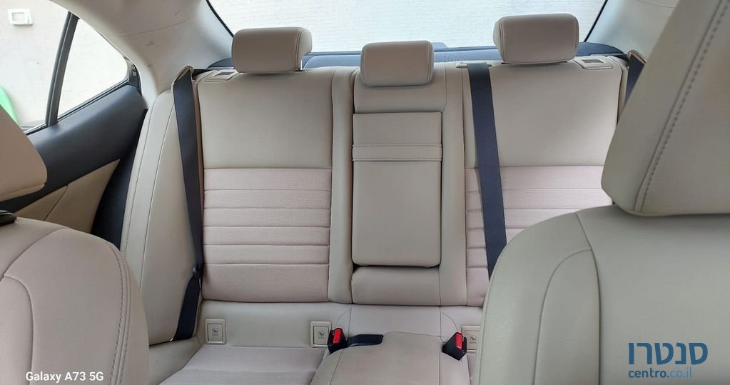 2020' Lexus IS לקסוס photo #3