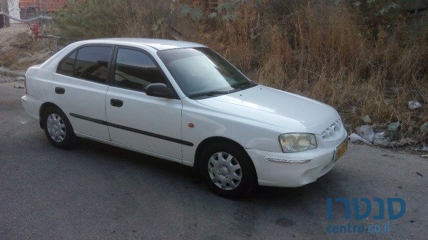 2002' Hyundai Accent photo #2