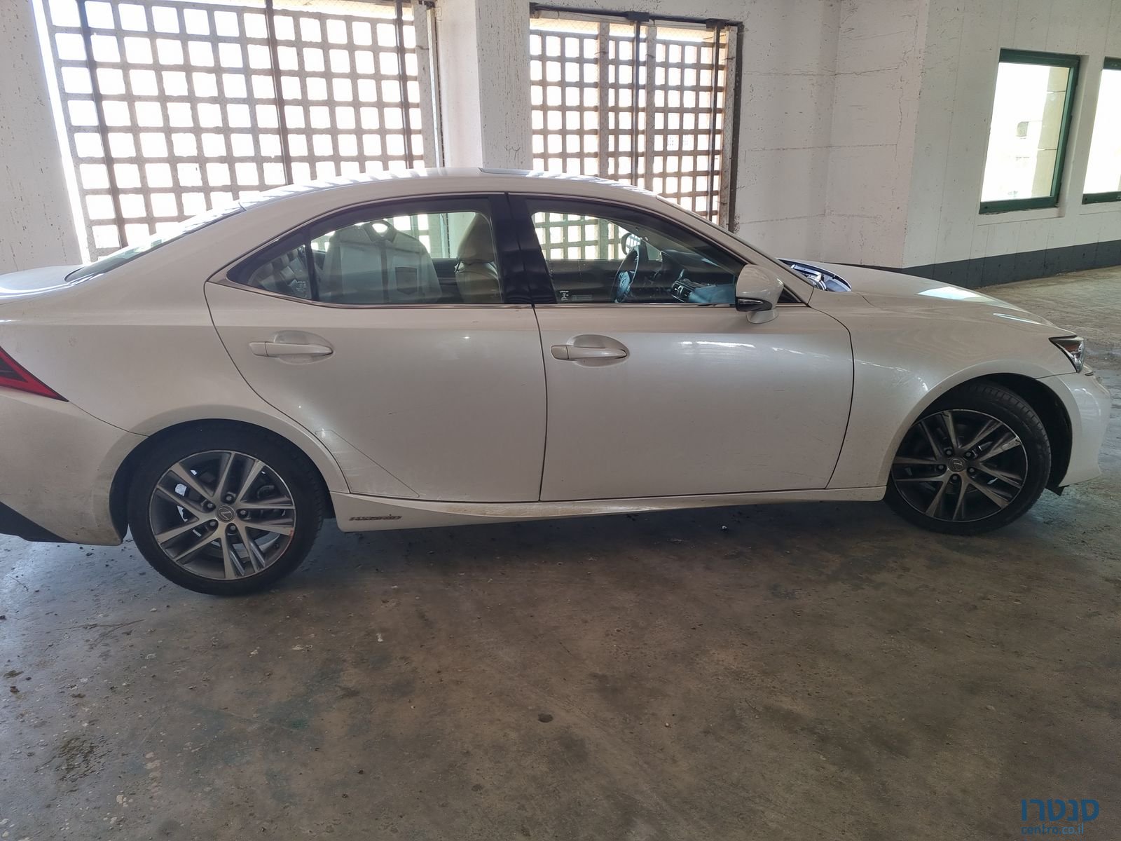 2019' Lexus Is300H לקסוס photo #1