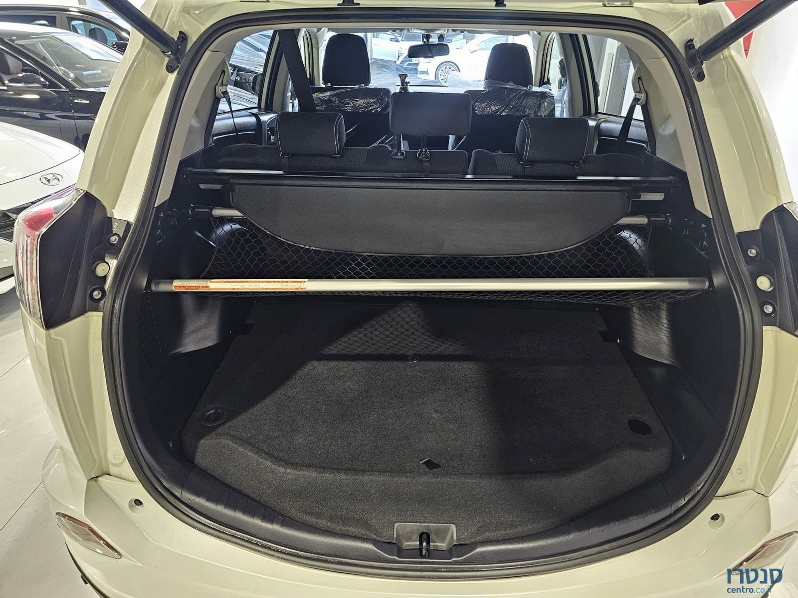 2016' Toyota RAV4 photo #6