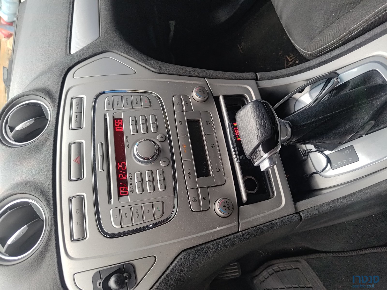 2010' Ford Mondeo photo #4