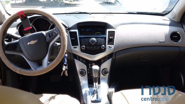 2009' Chevrolet Cruze photo #2